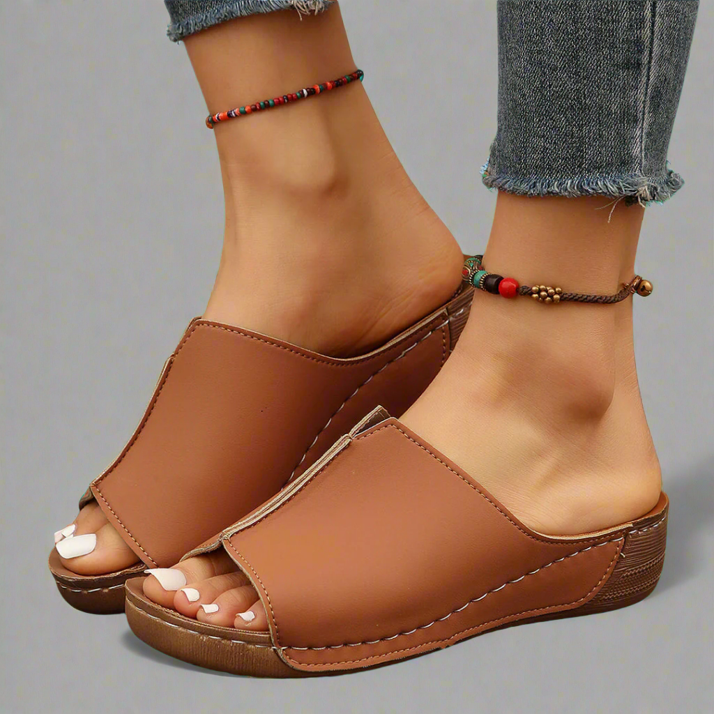 Lise™ - Håndlavede kile-sandaler