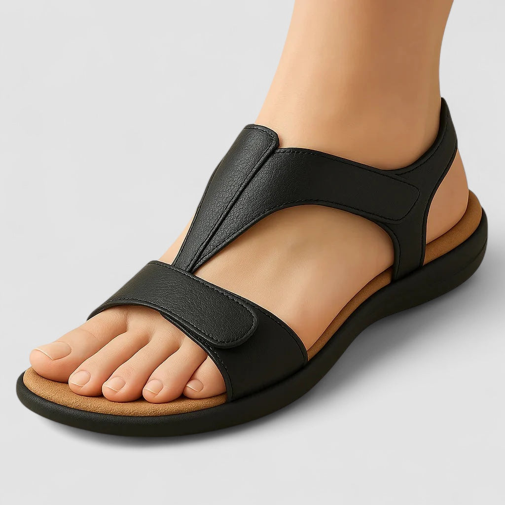 Lyca™ - Elegant sandal med kilehæl