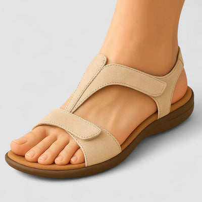 Lyca™ - Elegant sandal med kilehæl